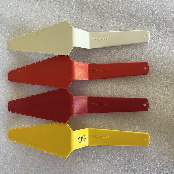 Vintage Tupperware Cut N Serve Pie Cake Servers Lot Of 4 - Picture 3 of 5